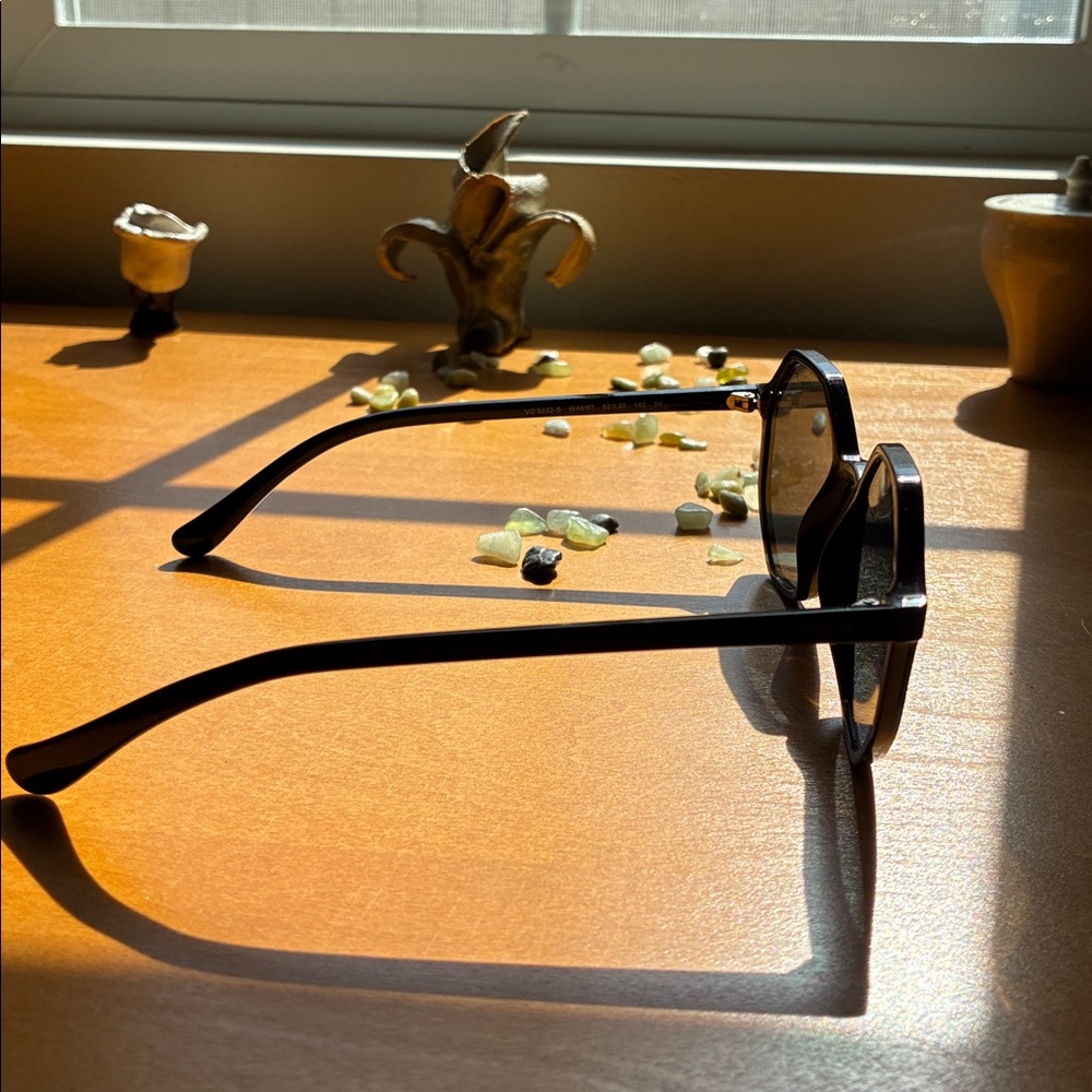 NWOT Vogue Hexagonal Black Sunglasses - Picture 2 of 2